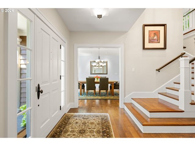 6305 Sw SWEETBRIAR Ct, Portland, OR 97221