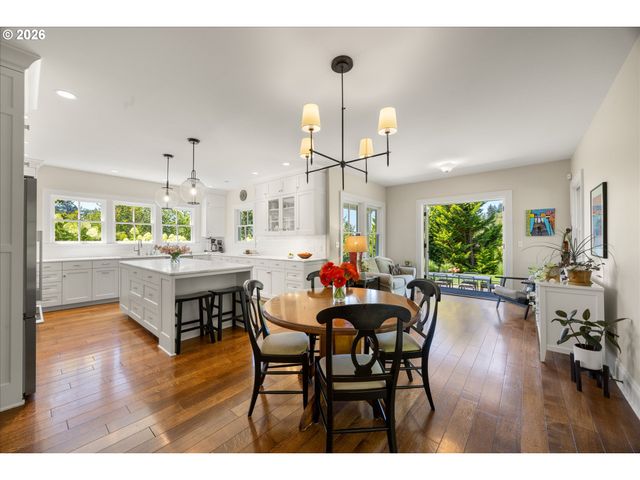 6305 Sw SWEETBRIAR Ct, Portland, OR 97221