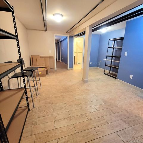 69-21 78th Street, Middle Village, NY 11379