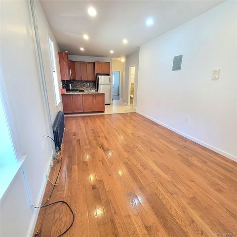 69-21 78th Street, Middle Village, NY 11379