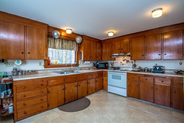 11 Emery Lane, Wakefield, NH 03830