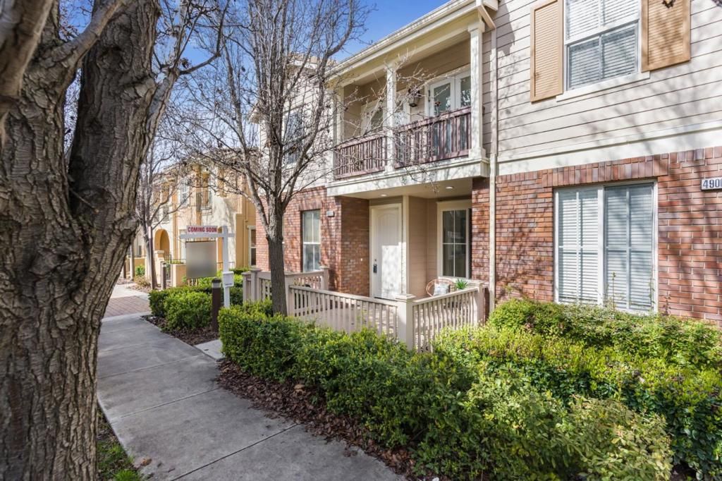 Image 4 of property listing at 49063 Woodgrove, Fremont, CA 94539