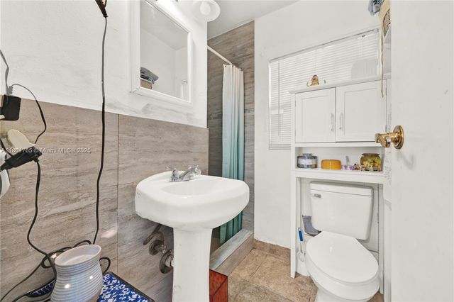 2305 NE 135th Ter, North Miami Beach, FL 33181