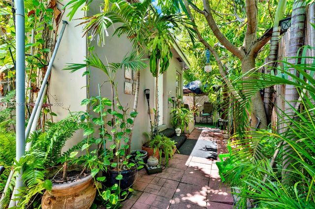 2305 NE 135th Ter, North Miami Beach, FL 33181