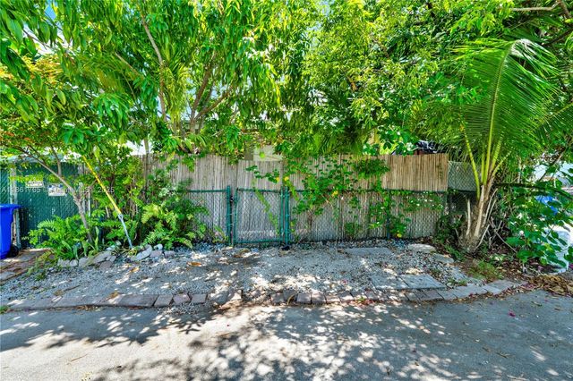 2305 NE 135th Ter, North Miami Beach, FL 33181
