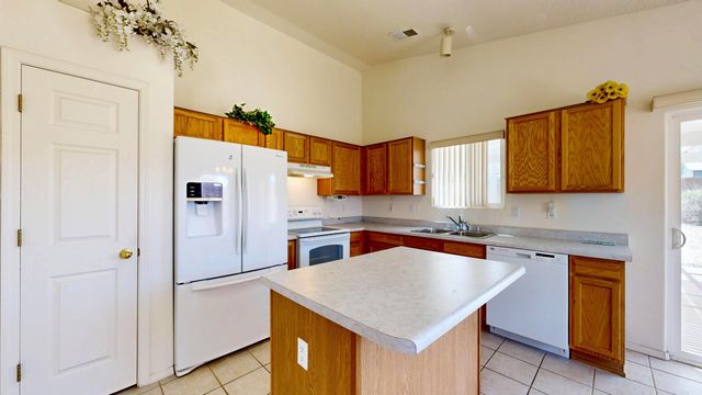 909 Benjamin Drive SE, Rio Rancho, NM 87124
