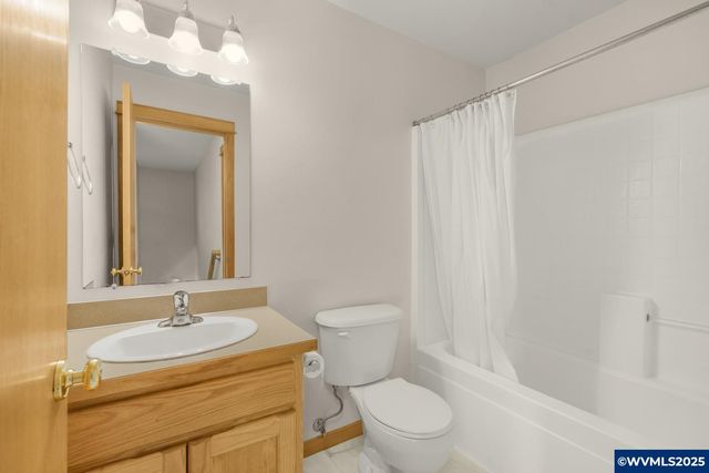 1061 Argon Av, Eugene, OR 97404