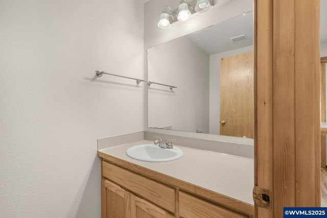 1061 Argon Av, Eugene, OR 97404