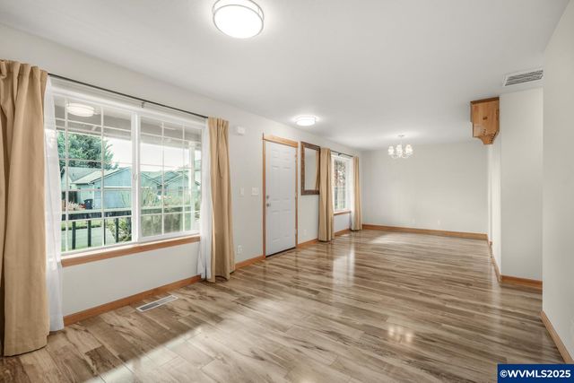 1061 Argon Av, Eugene, OR 97404