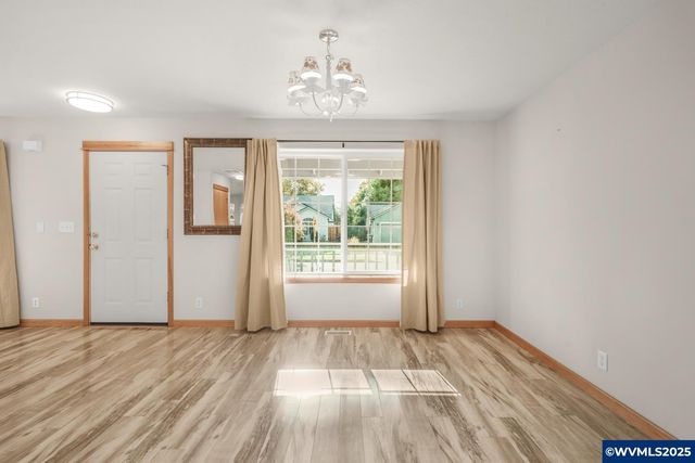 1061 Argon Av, Eugene, OR 97404