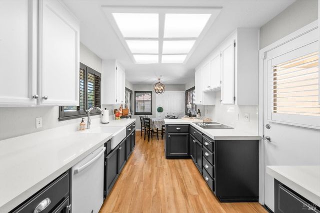 69 Fountain Grove Cir, Napa, CA 94558