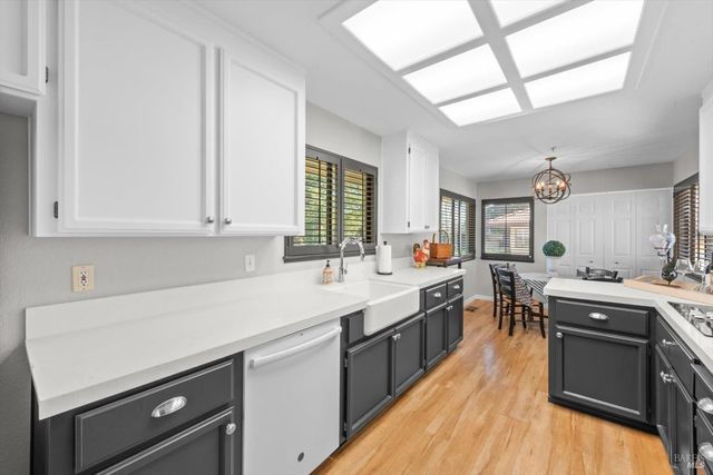 69 Fountain Grove Cir, Napa, CA 94558