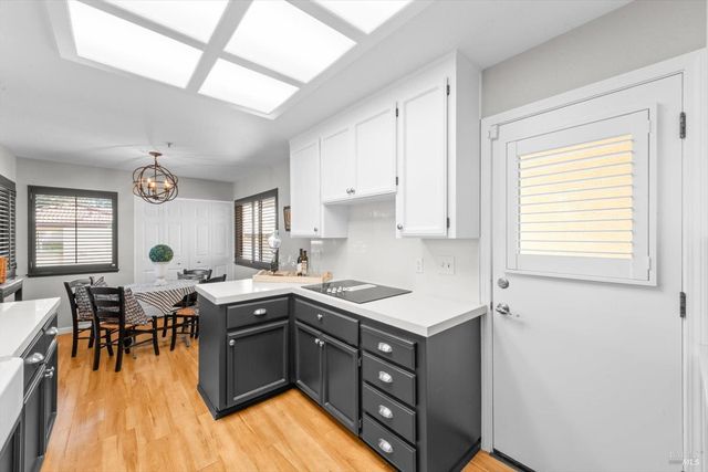 69 Fountain Grove Cir, Napa, CA 94558