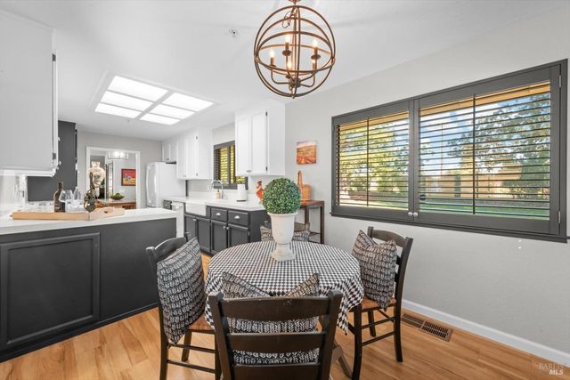 69 Fountain Grove Cir, Napa, CA 94558