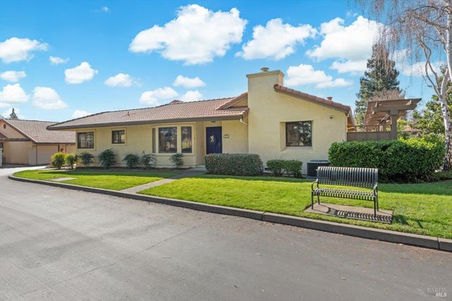 69 Fountain Grove Cir, Napa, CA 94558