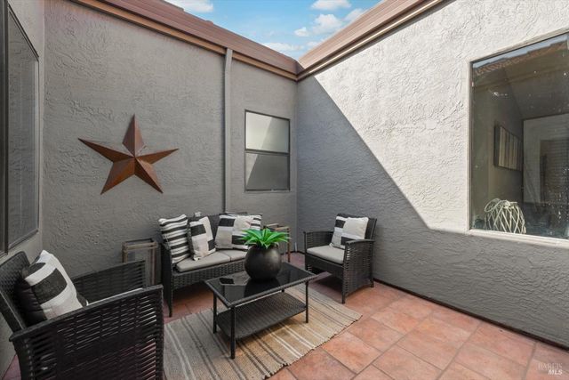 69 Fountain Grove Cir, Napa, CA 94558