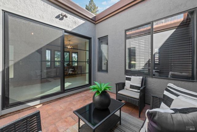 69 Fountain Grove Cir, Napa, CA 94558