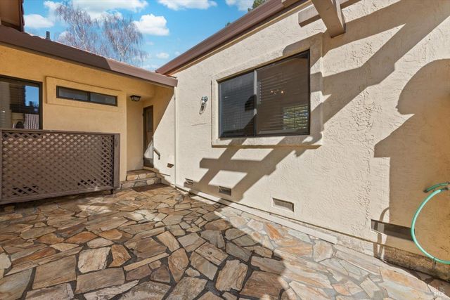 69 Fountain Grove Cir, Napa, CA 94558