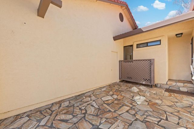 69 Fountain Grove Cir, Napa, CA 94558