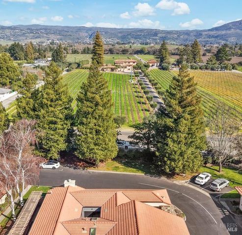 69 Fountain Grove Cir, Napa, CA 94558
