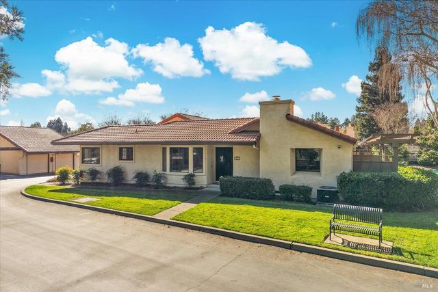 69 Fountain Grove Cir, Napa, CA 94558