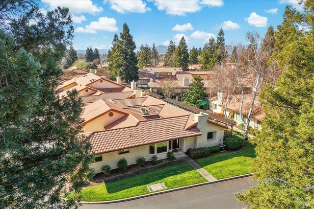 69 Fountain Grove Cir, Napa, CA 94558