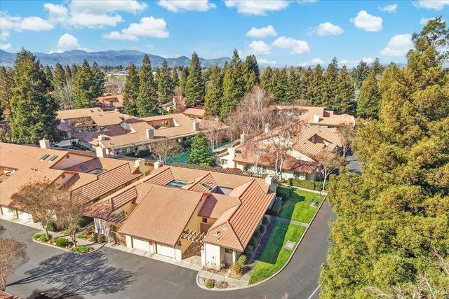 69 Fountain Grove Cir, Napa, CA 94558