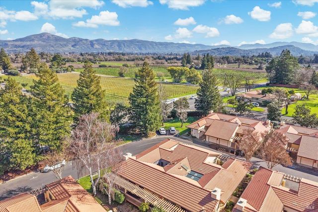 69 Fountain Grove Cir, Napa, CA 94558