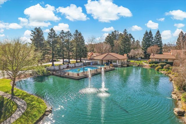 69 Fountain Grove Cir, Napa, CA 94558