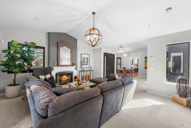 69 Fountain Grove Cir, Napa, CA 94558