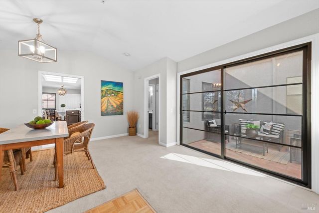 69 Fountain Grove Cir, Napa, CA 94558