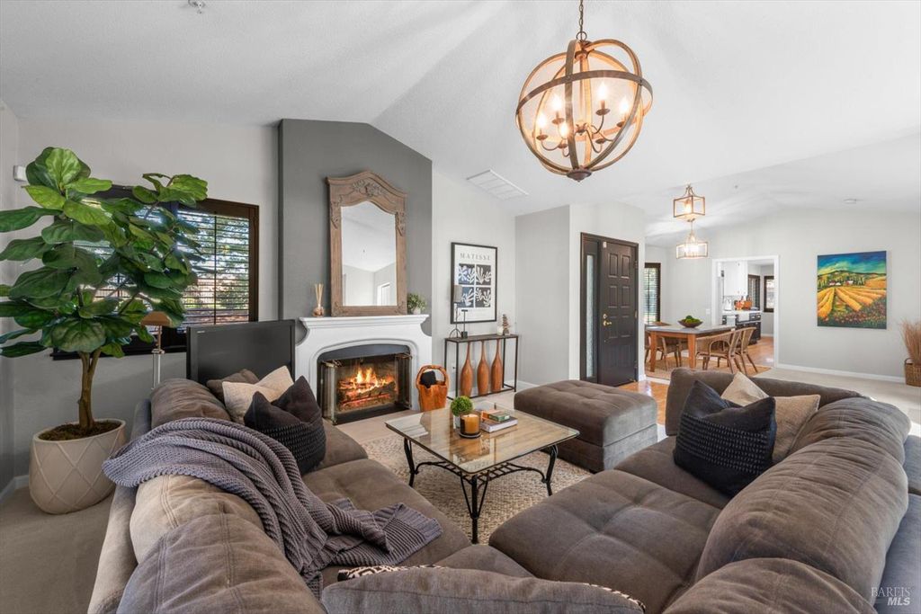 69 Fountain Grove Cir, Napa, CA 94558