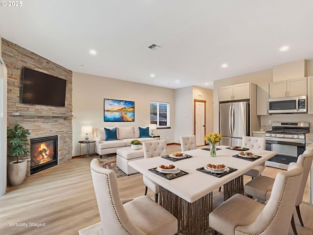 1590 Se HONEYSUCKLE Loop, Warrenton, OR 97146