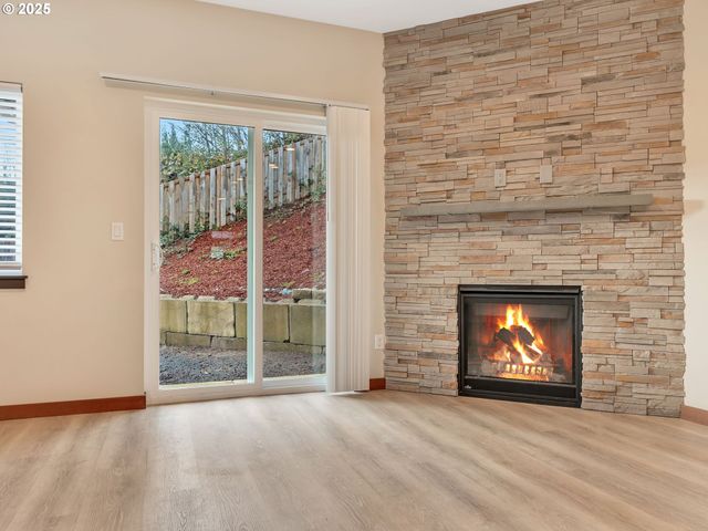 1590 Se HONEYSUCKLE Loop, Warrenton, OR 97146