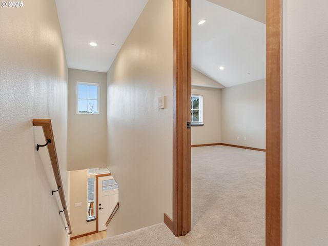 1590 Se HONEYSUCKLE Loop, Warrenton, OR 97146