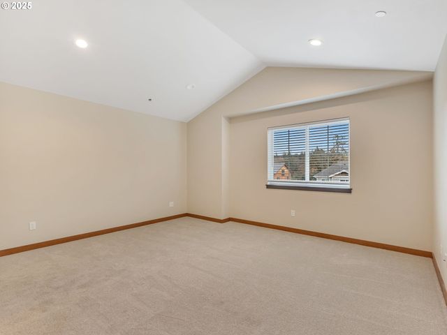 1590 Se HONEYSUCKLE Loop, Warrenton, OR 97146