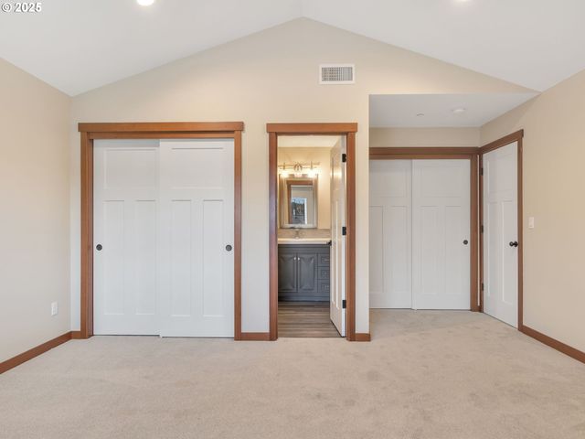 1590 Se HONEYSUCKLE Loop, Warrenton, OR 97146