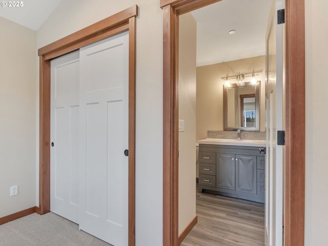 1590 Se HONEYSUCKLE Loop, Warrenton, OR 97146