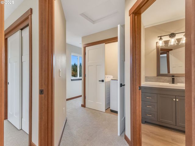 1590 Se HONEYSUCKLE Loop, Warrenton, OR 97146