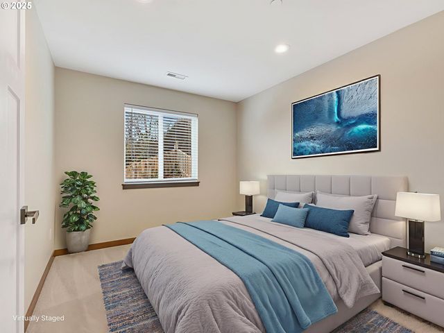 1590 Se HONEYSUCKLE Loop, Warrenton, OR 97146