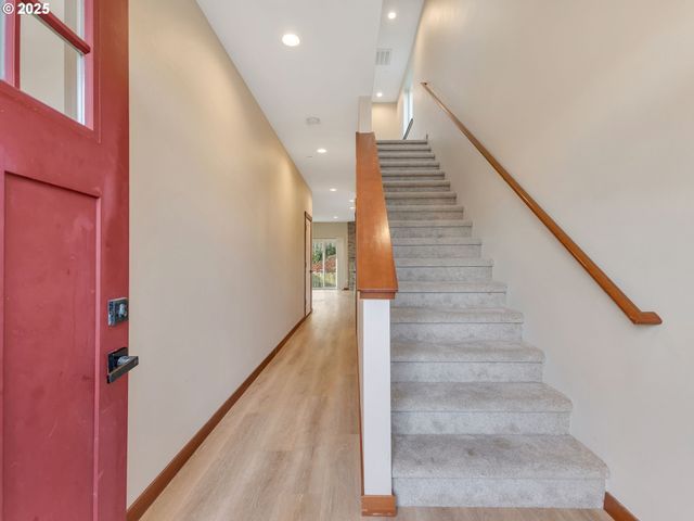 1590 Se HONEYSUCKLE Loop, Warrenton, OR 97146