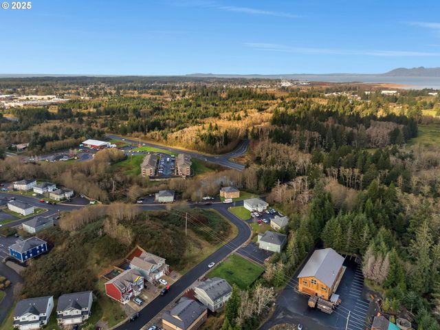 1590 Se HONEYSUCKLE Loop, Warrenton, OR 97146