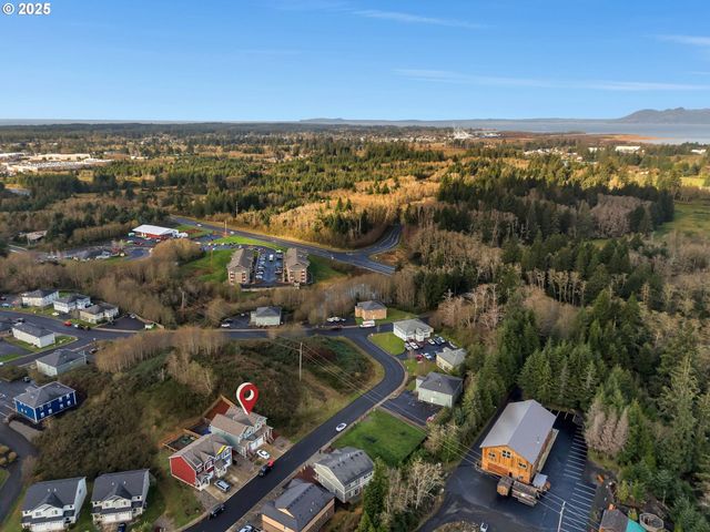 1590 Se HONEYSUCKLE Loop, Warrenton, OR 97146