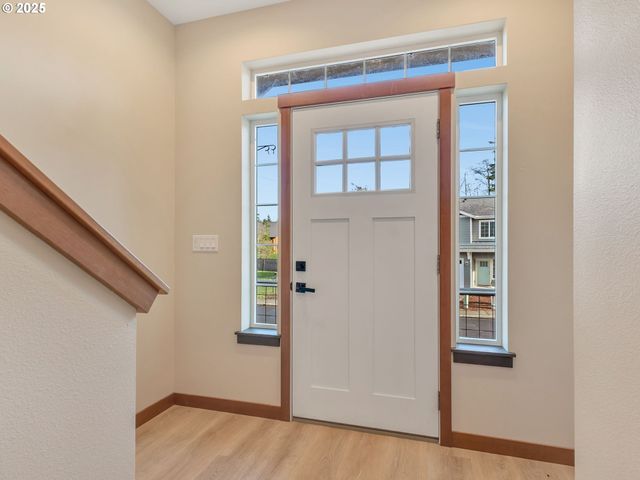 1590 Se HONEYSUCKLE Loop, Warrenton, OR 97146