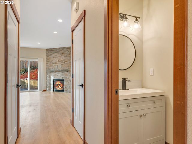 1590 Se HONEYSUCKLE Loop, Warrenton, OR 97146