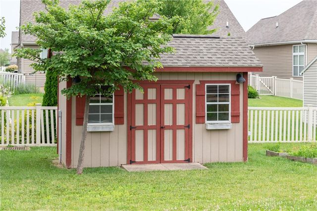 8041 Bushclover Drive, Tipp City, OH 45371