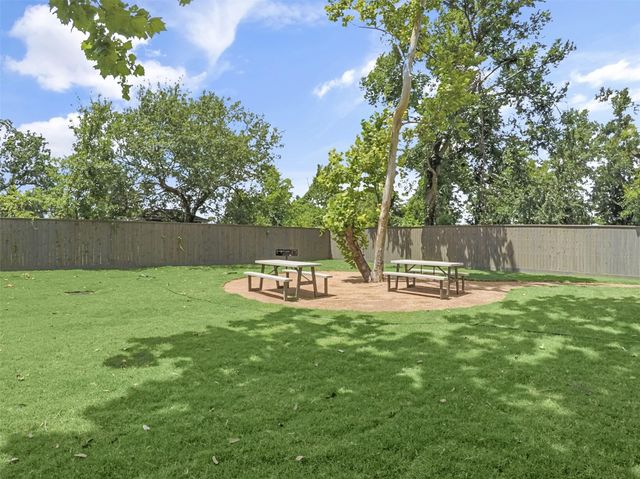 2410 Vaughn Street E, Houston, TX 77093