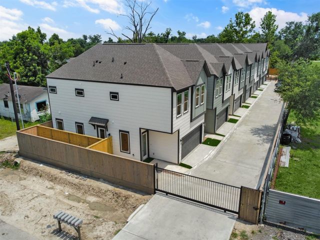 2410 Vaughn Street E, Houston, TX 77093