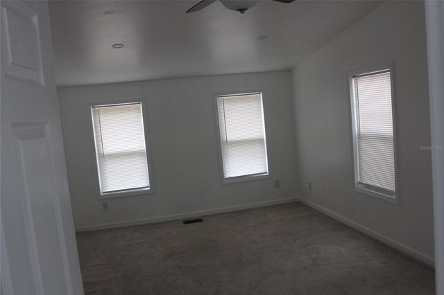 570 NE 70TH TERRACE, Ocala, FL 34470