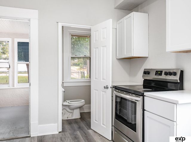 1214 S 25th Avenue, Omaha, NE 68105